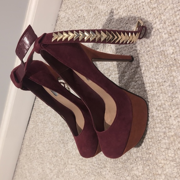 H by Halston genuine suede platform heels - Picture 1 of 9